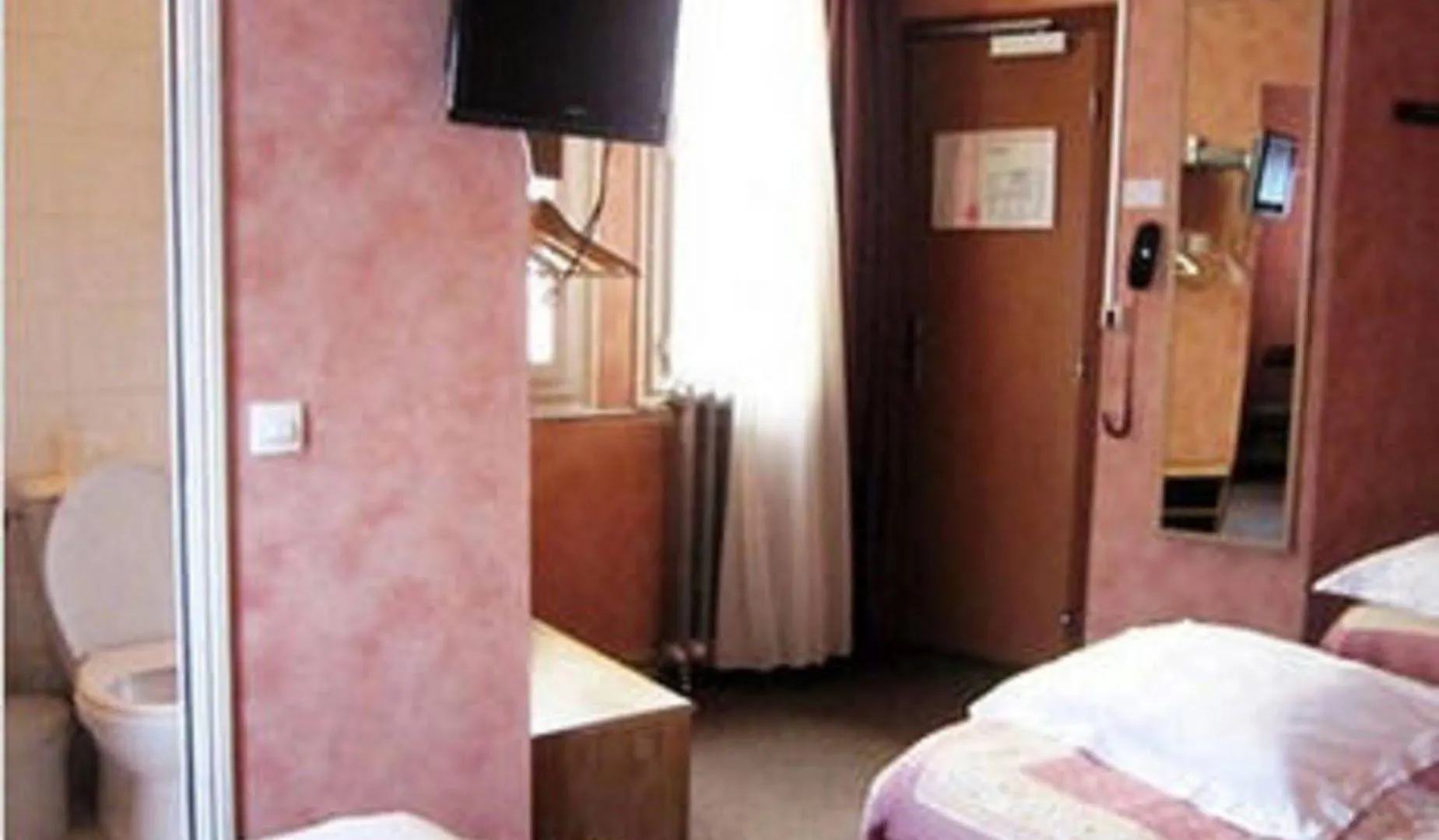 Hotel Grand Voltaire 2*