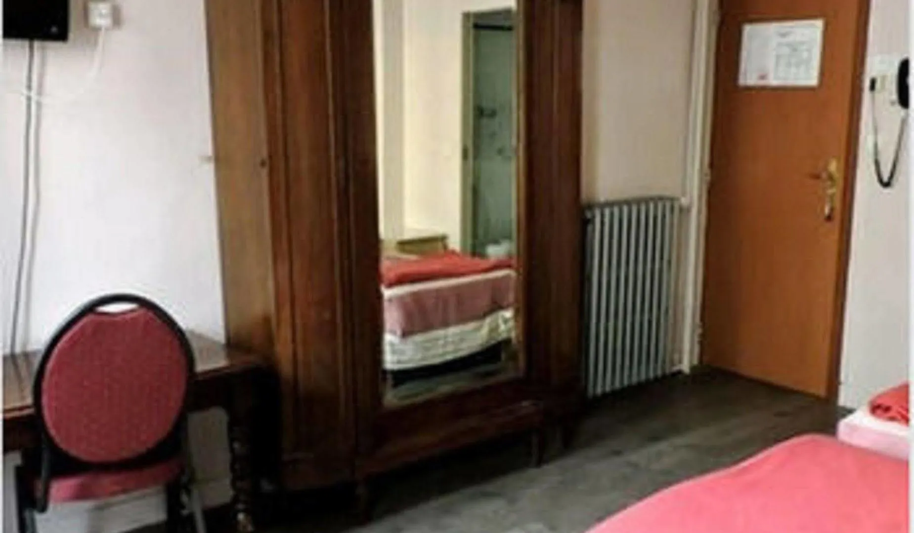 Grand Voltaire Hotel 2*